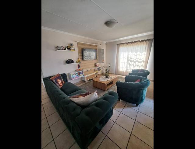 3 BEDROOM HOUSE FOR SALE IN OLIEVENHOUTBOSCH